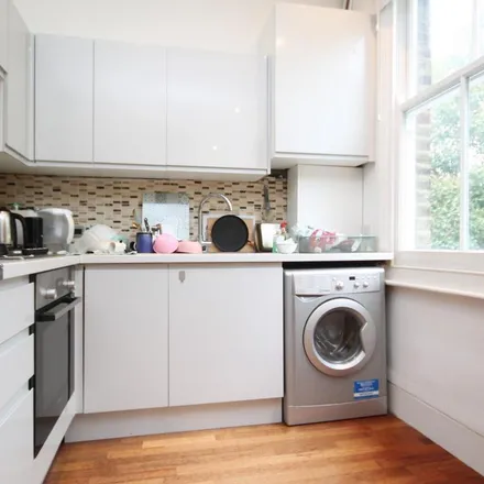 Rent this 2 bed apartment on Hartham Road in London, N7 9EB