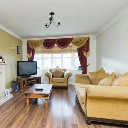 Image 2 - Foxhall Close, Colwyn Bay, LL29 8RT, United Kingdom - House for sale