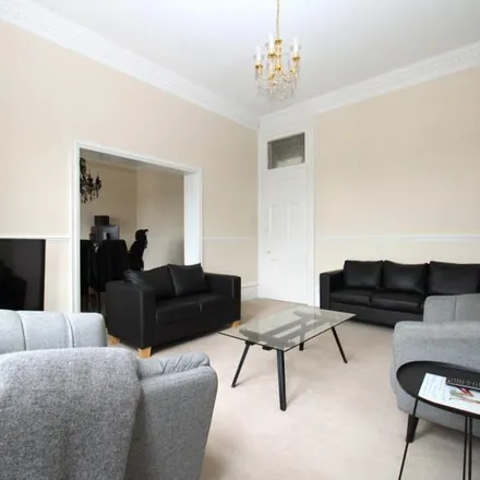 Image 2 - Evelyn Mansions, Queen's Club Gardens, London, W14 9RF, United Kingdom - Apartment for rent