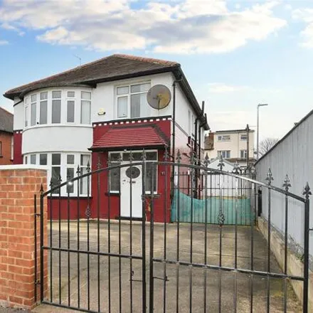 Buy this 4 bed house on Easterly Road in Leeds, LS8 2TW
