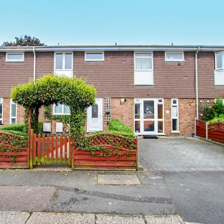 Rent this 3 bed townhouse on Carew Road in London, SM6 8TJ