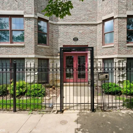 Buy this 3 bed duplex on The Classics in 2746 North Wolcott Avenue, Chicago