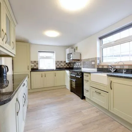 Rent this 4 bed apartment on Shiplake College in Reading Road, Shiplake