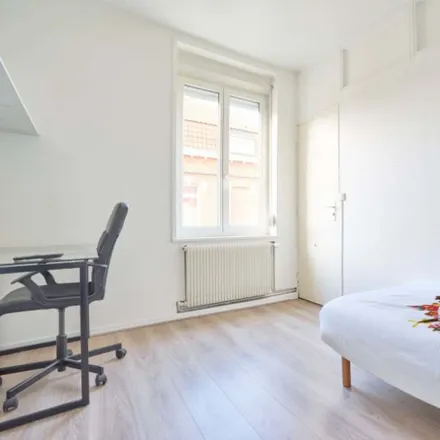 Rent this 2 bed room on 3 Rue Matteotti in 59120 Loos, France
