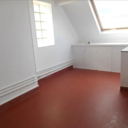 Rent this 2 bed apartment on 25 Chemin de la Couronnelle in 91370 Verrières-le-Buisson, France