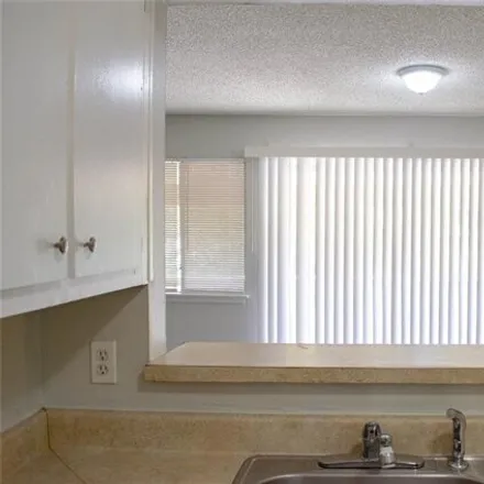 Image 3 - 8907 Parkfield Drive, Austin, TX 78710, USA - Apartment for rent