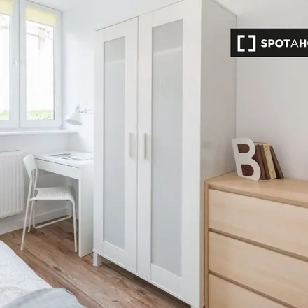 Rent this 9 bed room on Rakowiecka 15/17 in 02-517 Warsaw, Poland