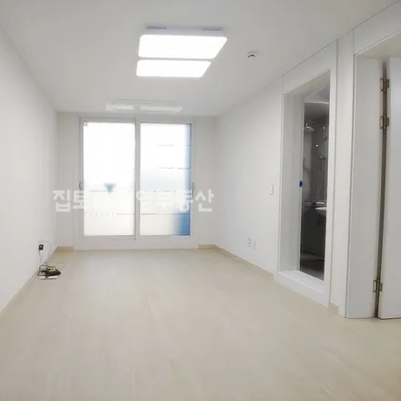 Rent this 2 bed apartment on 서울특별시 서초구 반포동 720-19