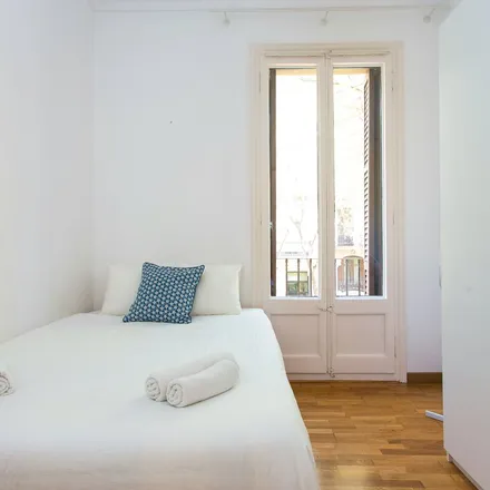 Rent this 2 bed apartment on Carrer del Consell de Cent in 08001 Barcelona, Spain