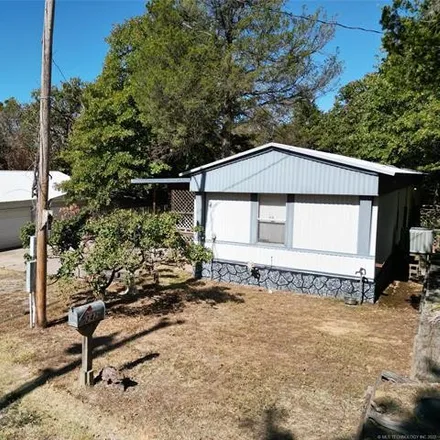 Buy this 3 bed house on 1520 East 10th Street in Okmulgee, OK 74447