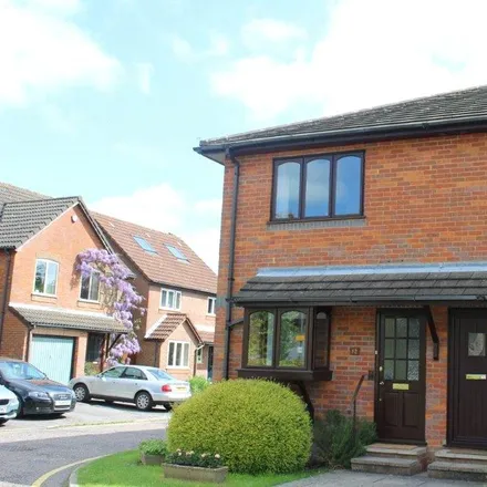 Rent this 2 bed house on Lollards Close in Chesham Bois, HP6 5JL