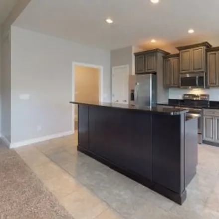 Rent this 3 bed apartment on 4504 Thompson Drive in Collingwood, Springfield