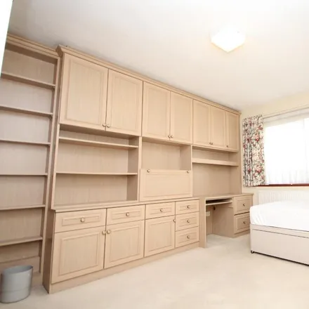 Image 7 - unnamed road, London, HA8 7TW, United Kingdom - Apartment for rent
