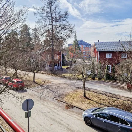 Rent this 3 bed apartment on Maanviljelijänkuja 2 in 01370 Vantaa, Finland