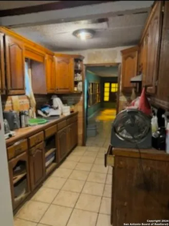 Image 4 - 911 Okane St, Laredo, Texas, 78040 - House for sale