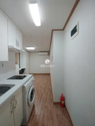 Rent this studio apartment on 서울특별시 관악구 봉천동 881-33