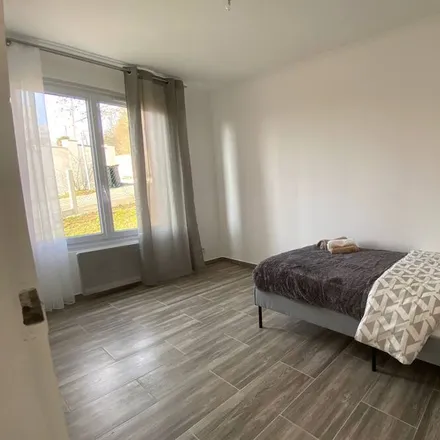 Rent this 3 bed house on 27000 Évreux