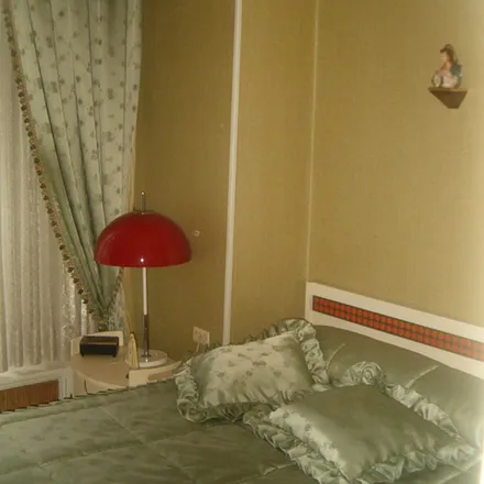 Rent this 3 bed apartment on Juega Bien in Rúa Hortas, 15003 A Coruña