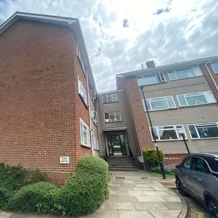 Rent this 2 bed room on Alexandra Court in Oakwood, London