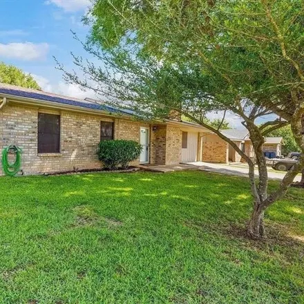 Rent this 3 bed house on 1414 West Torrey Street in Granbury, TX 76048