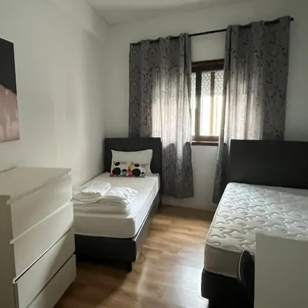Rent this 3 bed room on Rua 9 de Julho in 4050-503 Porto, Portugal
