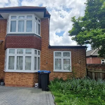 Rent this 3 bed house on 232 Willow Road in London, EN1 3UG