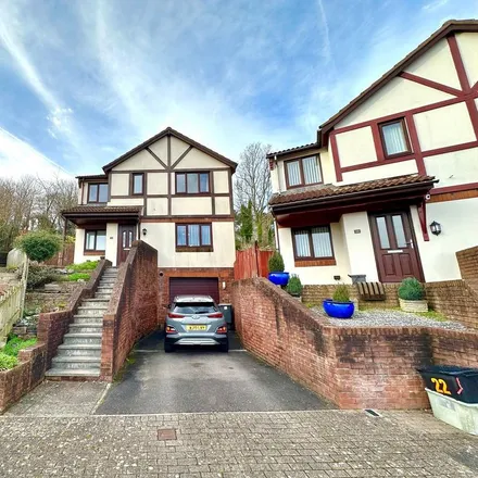 Rent this 4 bed house on Swallowfield Rise in Torbay, TQ2 7SF