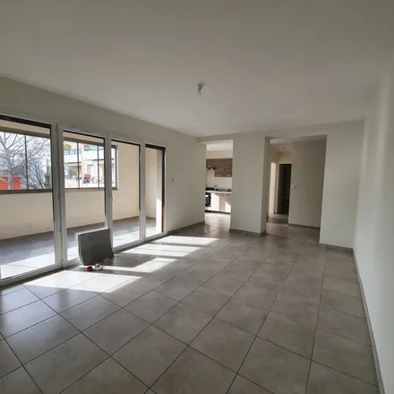 Rent this 3 bed apartment on 7 Rue Général Malleret-Joinville in 69200 Vénissieux, France