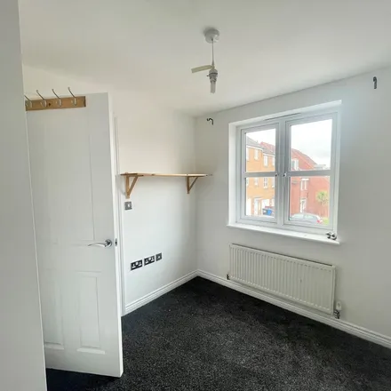Rent this 4 bed duplex on Myrtle Crescent in Sheffield, S2 3HU