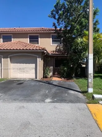 Image 2 - 401 West 49th Street, Palm Springs, Hialeah, FL 33012, USA - Townhouse for rent