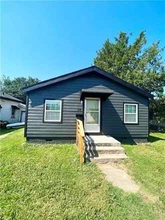 Buy this 2 bed house on 465 East 10th Street in Pittsburg, KS 66762