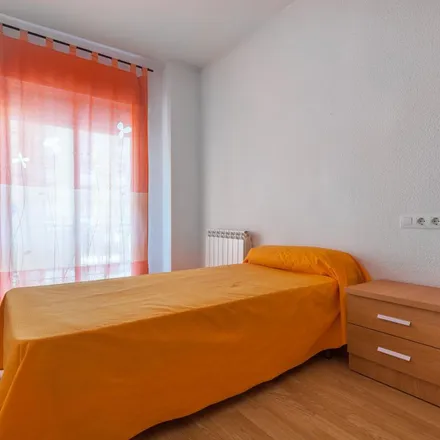 Rent this 6 bed apartment on Alimentación Pandora in Camino de Ronda, 50