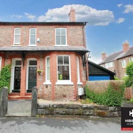 Rent this 3 bed house on York Road in Altrincham, WA14 3EQ