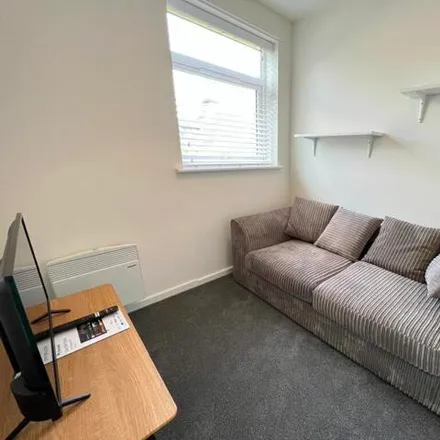 Image 4 - 11;12 Sycamore Court, Beeston, NG9 2FT, United Kingdom - Room for rent