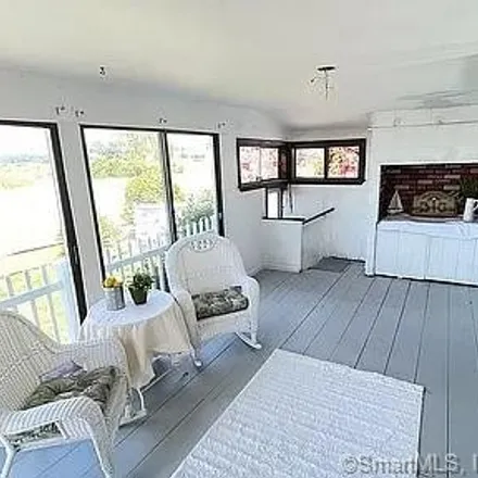 Image 7 - 56 New Shore Road, Pleasure Beach, Waterford, CT 06385, USA - House for sale