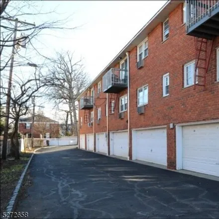 Image 3 - 39 Harrison Avenue, Montclair, NJ 07042, USA - Condo for rent