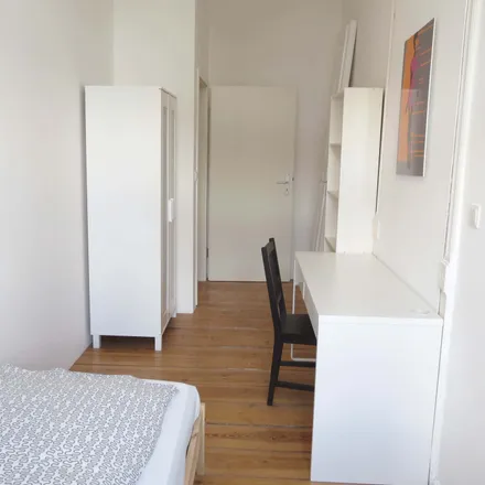 Rent this 6 bed room on Schönhauser Allee 91 in 10439 Berlin, Germany
