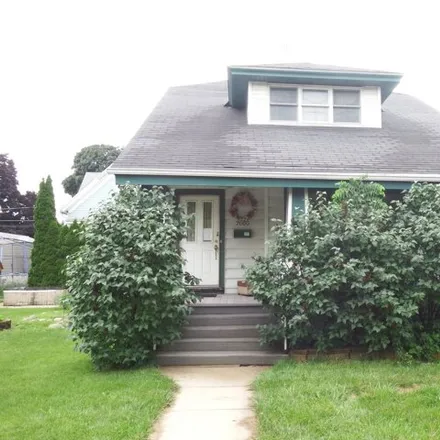 Buy this 5 bed house on 2660 S 31st St in Milwaukee, Wisconsin
