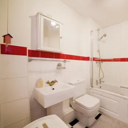 Image 7 - Alexander Court, 16-33 Hannay Lane, London, N8 9QQ, United Kingdom - Apartment for sale