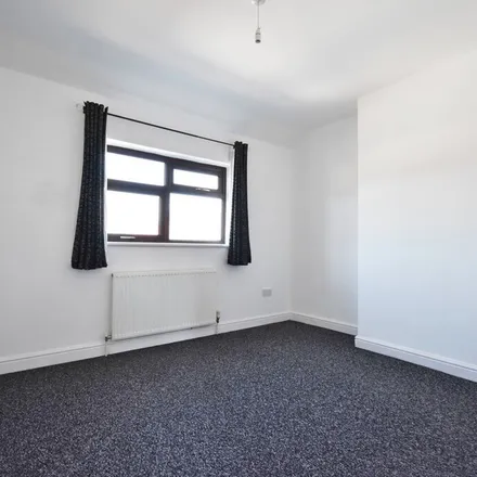 Rent this 3 bed apartment on Knightsbridge Avenue in Bedworth, CV12 8DP
