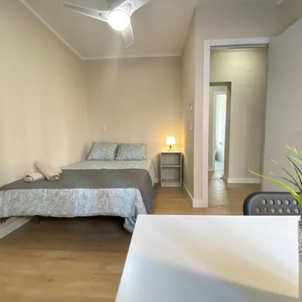 Rent this 5 bed room on Madrid in Avenida de la Albufera, 100