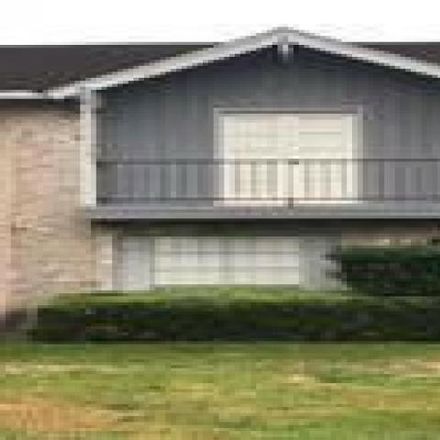 Rent this 3 bed condo on 7498 Gatecraft Drive in Houston, TX 77489