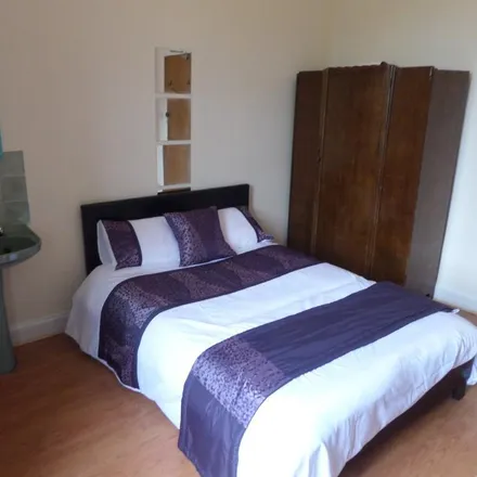 Rent this 5 bed apartment on West Prince's Street in Glasgow, G4 9DB