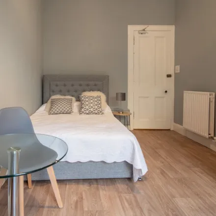 Rent this 1 bed apartment on Ruskin Lane in North Kelvinside, Glasgow