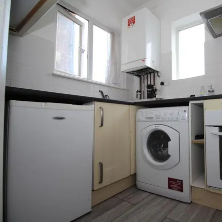 Image 3 - Cycleways, Albany Road, London, E10 7EW, United Kingdom - Apartment for rent