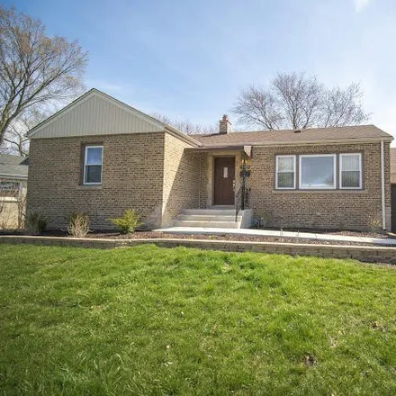 Buy this 2 bed house on 7339 Lynwood Drive in Oak Lawn, IL 60453