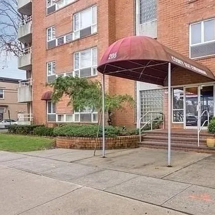 Buy this 1 bed condo on County Seat Condominiums in 205 Mineola Boulevard, Village of Mineola