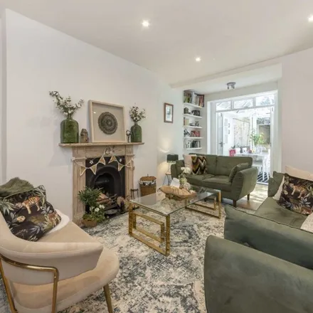 Rent this 2 bed apartment on 5 Kensington Park Road in London, W11 3BT