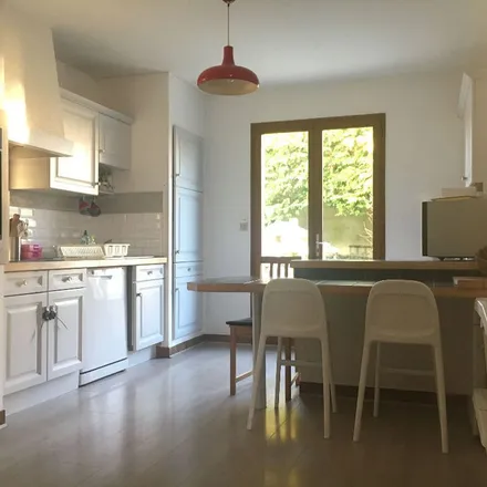 Rent this 7 bed apartment on 36 Rue de Bellevue in 44880 Sautron, France
