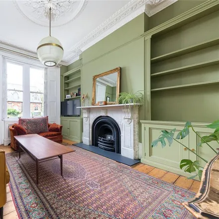 Rent this 6 bed townhouse on Petherton Road in London, N5 2RS